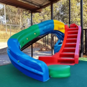 Los toboganes son el alma de los parques infantiles. Recuerdo cuando era niño y la emoción de deslizarme. Es una experiencia que nunca se olvida. La risa de los niños al bajar es contagiosa. Los parques con toboganes ofrecen diversión y aventura para todos.